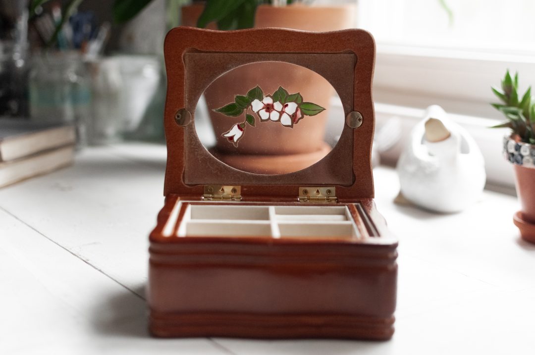 Vintage MELE Wooden Jewelry Box with Painted Floral Design - Image 3